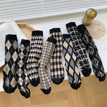 Дамски чорапи със среден размер, сладки чорапи за двойки в стил ретро, Черно каре студентски чорапи за момичета, Новост, есенно-зимни Памучни чорапи JK в ретро стил.